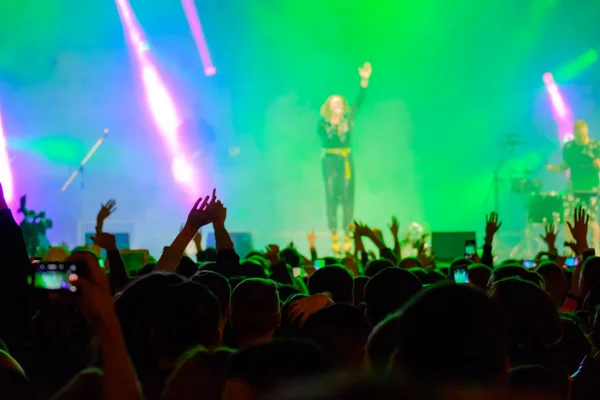 Group performing at live concert — Stock Photo, Image