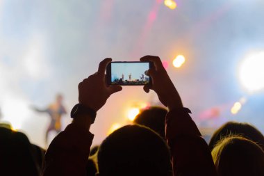 Konser ziyaretçi video çekimleri