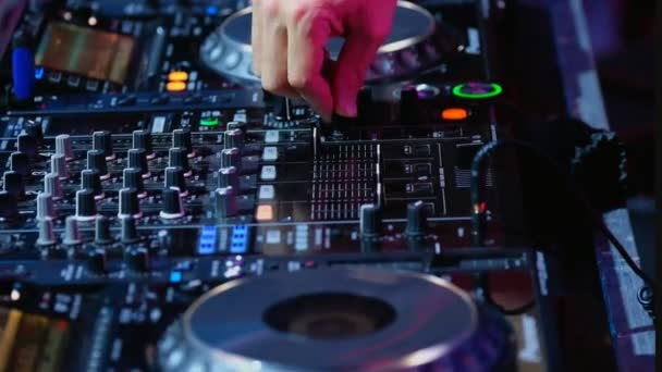 DJ plays mix on controller at a disco — Stock Video