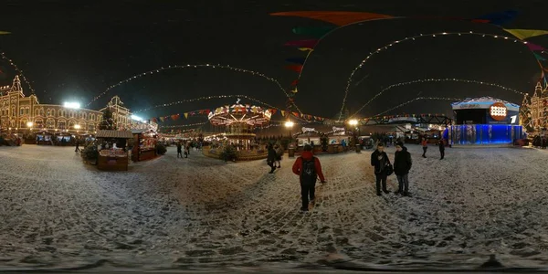 사람들이 참석 붉은 광장에서 크리스마스 시장 — 스톡 사진