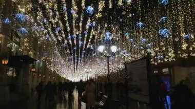 Sokak aydınlatma için Noel ile süslüdür