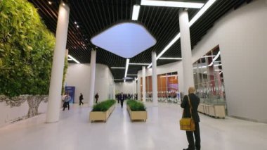 İnsanlar Skolkovo kampüs katılmak