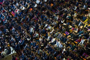 İnsanlar iş konferans Kongre salonunda katılmak
