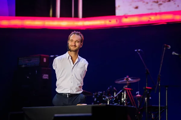 Nicholas James Vujicic mówić o globalnych synergii Forum 2017 — Zdjęcie stockowe