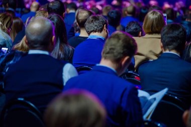 İnsanlar iş konferans Kongre salonunda katılmak