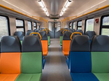 Modern bir trenin içi.