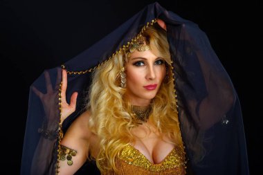 Kadın fortune teller portre siyah