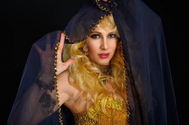 Kadın fortune teller portre siyah