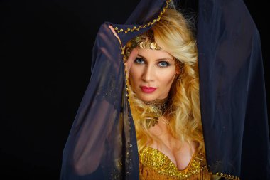 Kadın fortune teller portre siyah