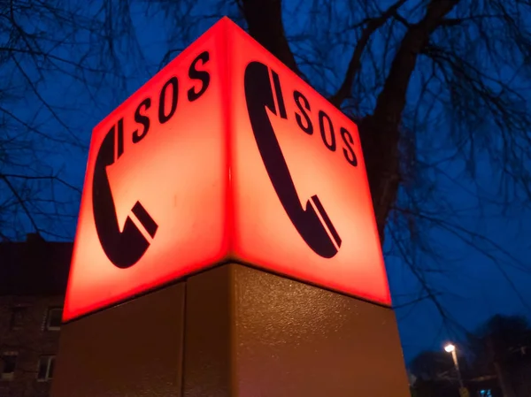 Puesto de llamada de emergencia en la calle —  Fotos de Stock