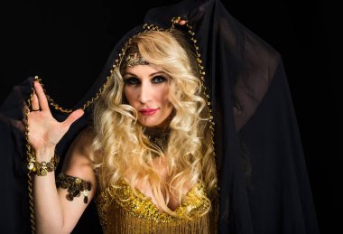 Kadın fortune teller portre siyah