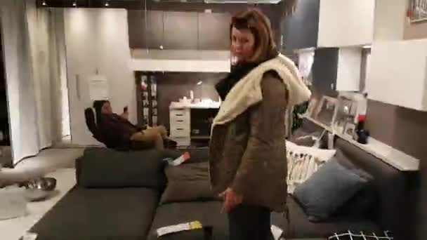 La gente visita Ikea negozio movimento timelapse — Video Stock