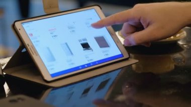 IKEA web sitesi tblet Pc Cafe kullanarak online alışveriş