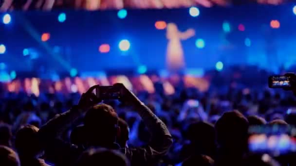 Menschen beim Musikkonzert — Stockvideo