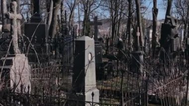 Eski Mezarlıkta yürümek