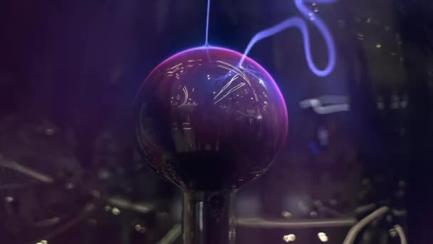 Plasma ball in action, close-up — Stock Video