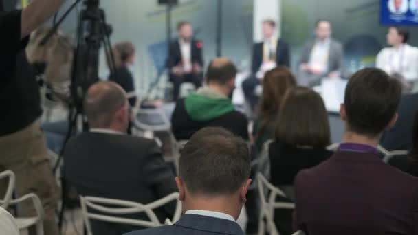 Audience listen speakers at business forum — Stock Video