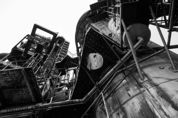 Schwarz-weiß abstrakter industrieller Hintergrund — Stockfoto