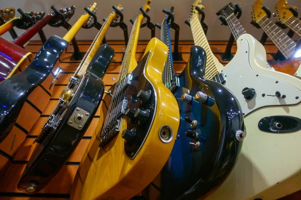 Guitars in store for sale — Stock Photo, Image