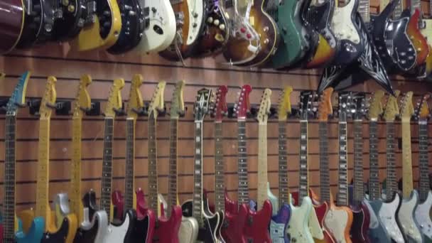 Guitars in store for sale — Stockvideo