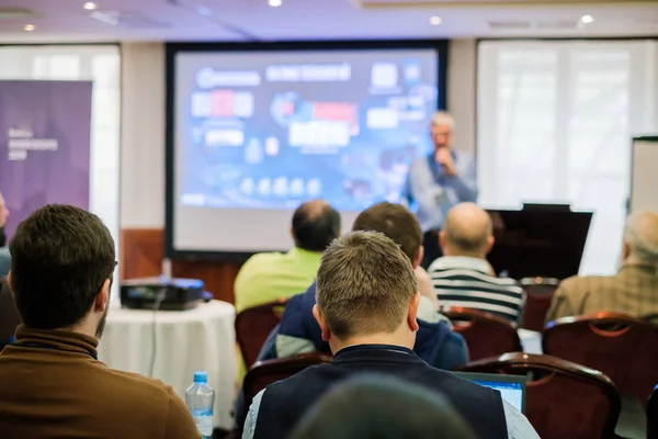 Publicul ascultă lector la atelier — Fotografie, imagine de stoc