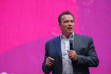 Ünlü aktör, politikacı ve iş adamı Arnold Schwarzenegger bir iş konferansında konuştu