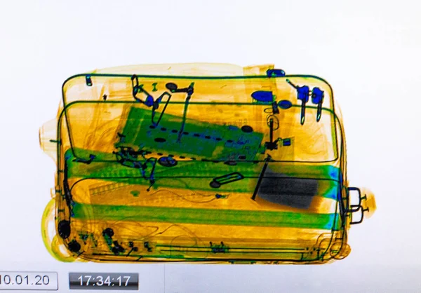 Scanned baggage on the x-ray scanner screen at the airport — Stock Photo, Image