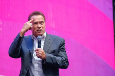 Ünlü aktör, politikacı ve iş adamı Arnold Schwarzenegger bir iş konferansında konuştu