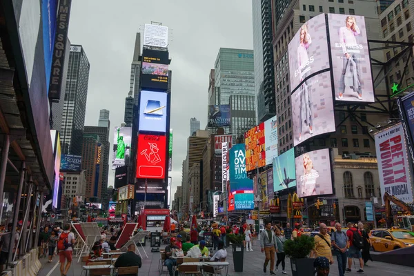 Zaman Meydanı alacakaranlık zamanı şehir manzarası