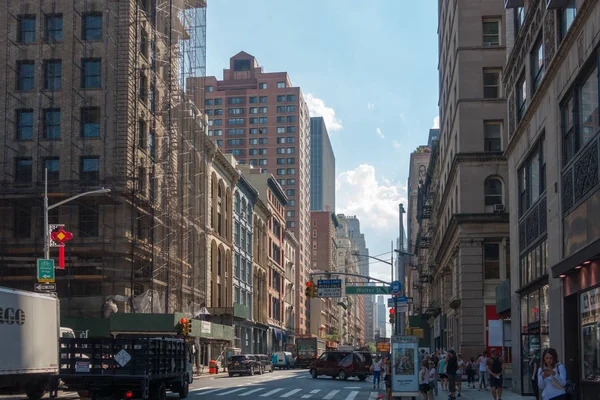La vie en ville à Manhattan le jour — Photo