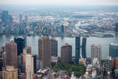 Manhattan gökdelenlerin havadan görünümü