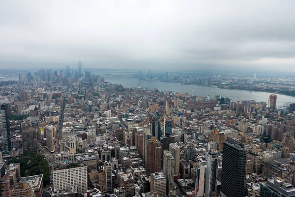 Вид с воздуха на небоскребы Манхэттена — стоковое фото