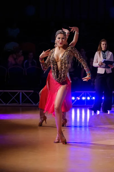 Tancerki uczestniczą w konkursach tańca artystycznego — Zdjęcie stockowe