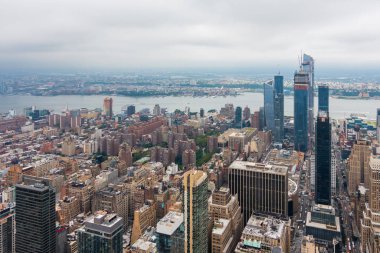 Manhattan gökdelenlerin havadan görünümü