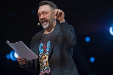 Rus rock müzisyen ünlü Sergey Shnurov iş toplantısında gerçekleştirir.
