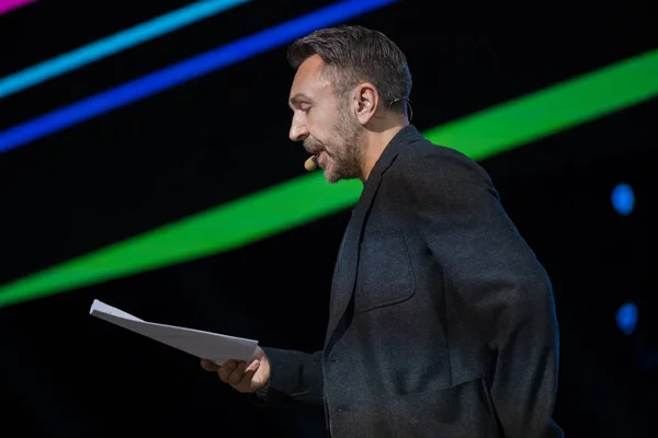 Russian rock musician celebrity Sergey Shnurov performs at the business conference — Stock Photo, Image