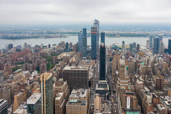 Manhattan gökdelenlerin havadan görünümü