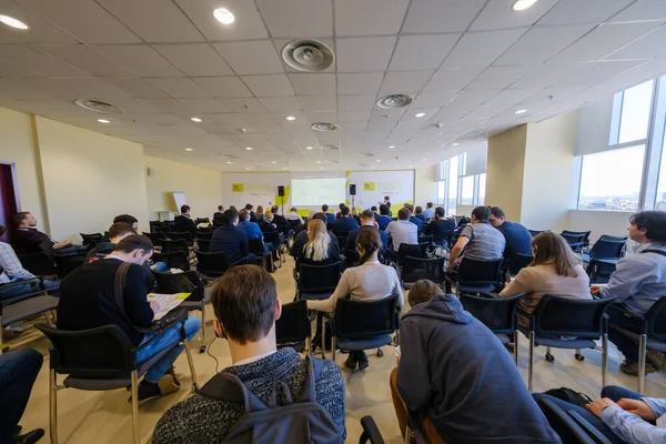 Studenten im Unterricht während einer Vorlesung — Stockfoto