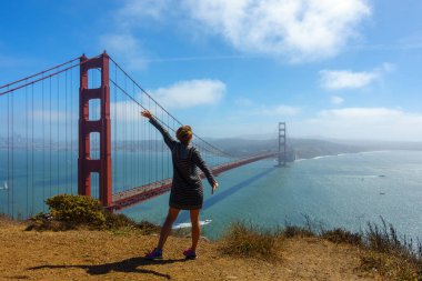 Golden gate Köprüsü güneşli bir gün