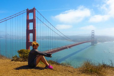 Golden gate Köprüsü güneşli bir gün