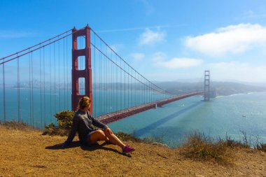 Golden gate Köprüsü güneşli bir gün