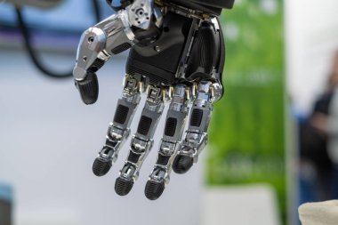 Yapay metal ve plastik robot el.