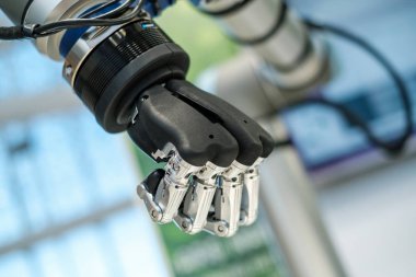 Yapay metal ve plastik robot el.