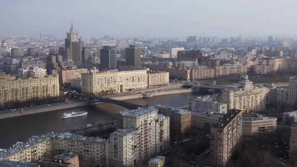 View from the observation deck of the Ukraine Hotel on the Moscow River — стокове відео