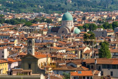 Eski Floransa şehrinin güneşli gündüz manzarası