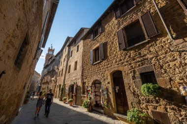 Eski Firenze şehir gezi işaretleri yürüyüş Turistler