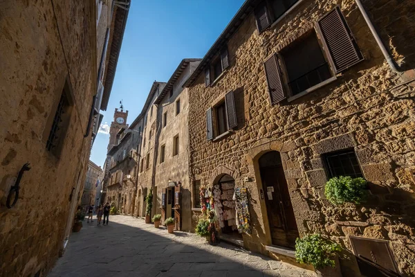 Turistas caminhando na antiga cidade de Firenze pontos turísticos — Fotografia de Stock