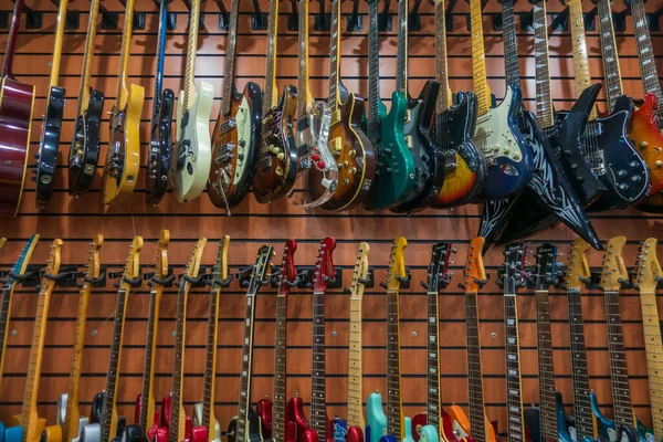 Kytary na prodej — Stock fotografie