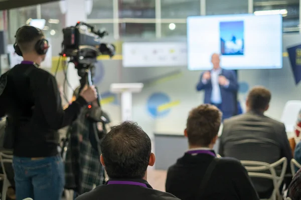 Il pubblico ascolta il docente al workshop — Foto Stock