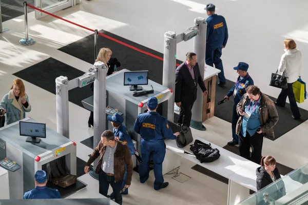 Business forum security check point, top view time lapse — Stock Photo, Image